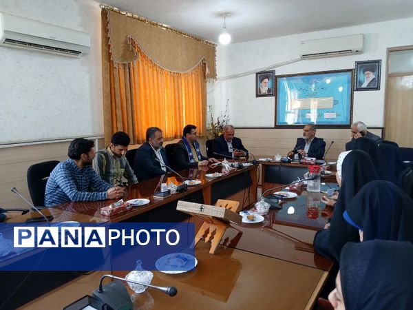 نشست خبرنگاران پانا با مدیر آموزش و پرورش ناحیه 3 قم