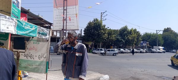توزیع شربت و شیرینی به مناسبت میلاد پیامبر اسلام (ص) 