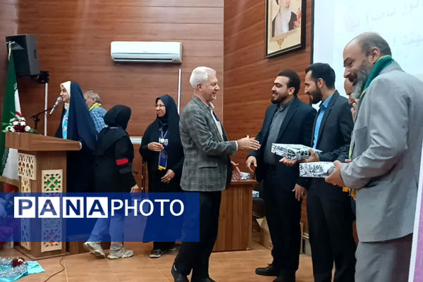 تجلیل از مربیان و پیشکسوتان پیشتاز ناحیه 4 شیراز