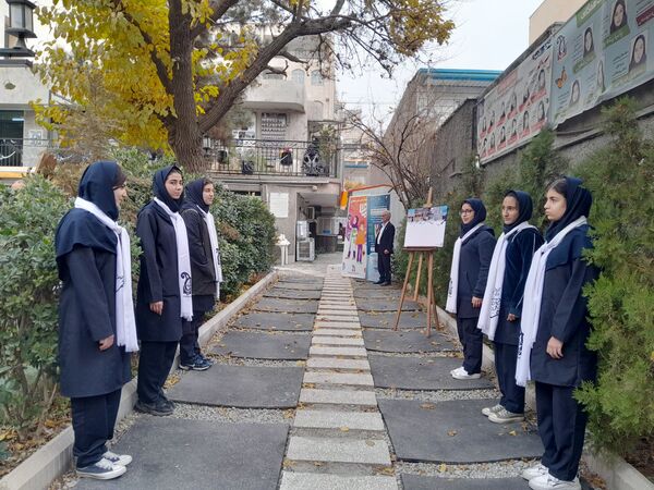 جشنواره انشاء در دبیرستان سلاله ناحیه یک کرج 