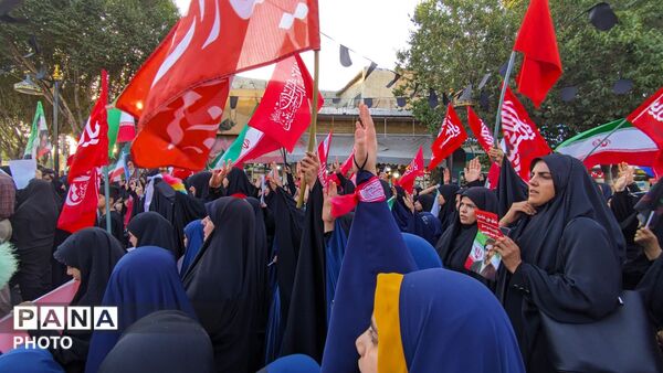«باید برخاست» در اراک طنین‌انداز شد؛ پیام حماسه رهبر شهید به نسل نوجوان رسید
