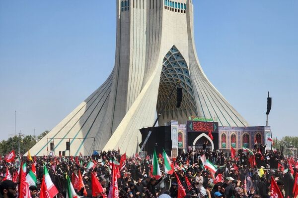 آخرین سلام یک ملت به رهبر شهید