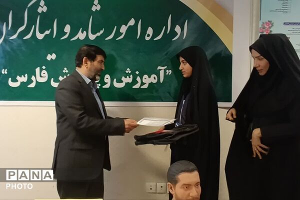 تجلیل از خبرنگاران پانا مدارس شاهد در اداره امور شاهد و ایثارگران فارس