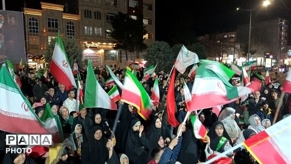 حماسه سازی مردم نیشابور در بیستمین شب از راهپیمایی های مردمی بلوار فضل 