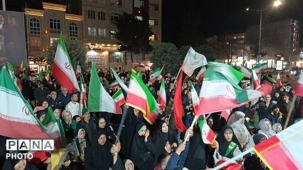 حماسه سازی مردم نیشابور در بیستمین شب از راهپیمایی های مردمی بلوار فضل 