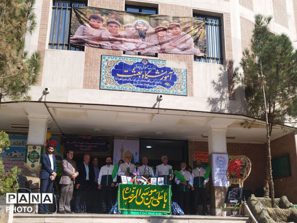 پرچم رضوی مهمان مدرسه شهیده سمیرا اسدزاده