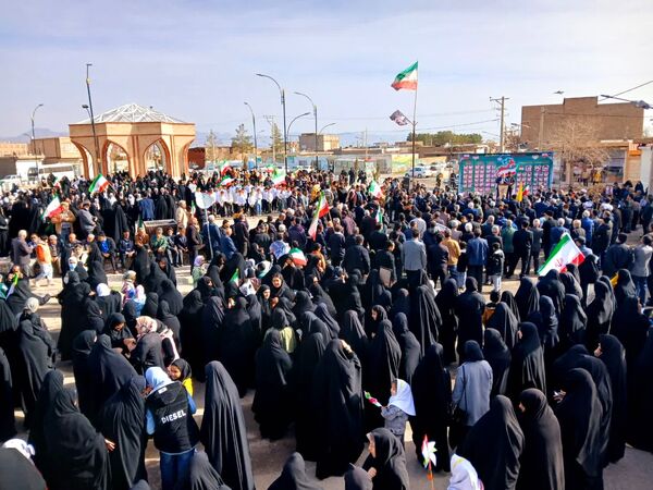 حضور باشکوه مردم کندر در راهپیمایی ۲۲ بهمن