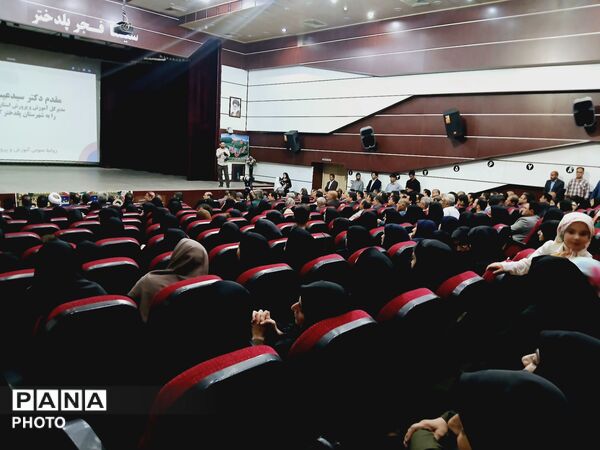 تجلیل از معلمان نمونه و آیین تکریم بازنشستگان فرهنگی در پلدختر