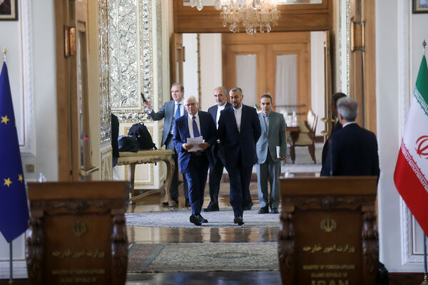 دیپلمات شهید