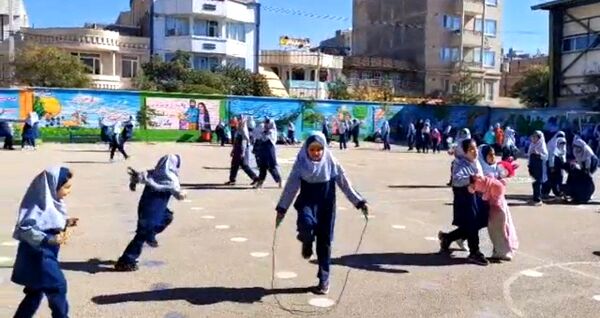 روز جهانی کودک و تخم مرغ در مدرسه شاهد خیر سجادی 