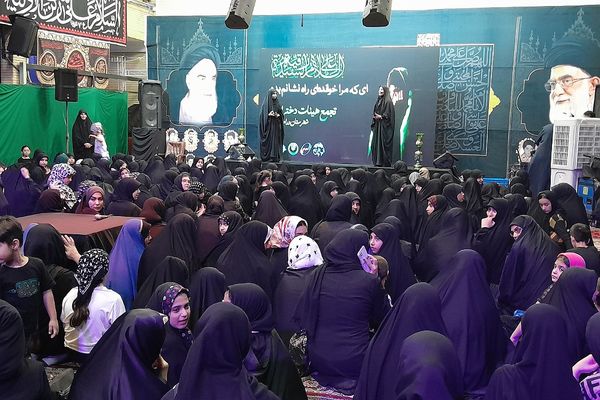 تجمع هیئت‌های دختران در مزار شهدا گمنام ورامین