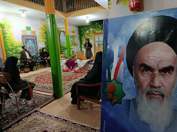 جشن یلدا در دبیرستان نمونه اندیشه 