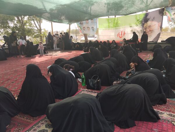 محفل نورانی دعای عرفه در گلزار شهدای شهرک طرق 