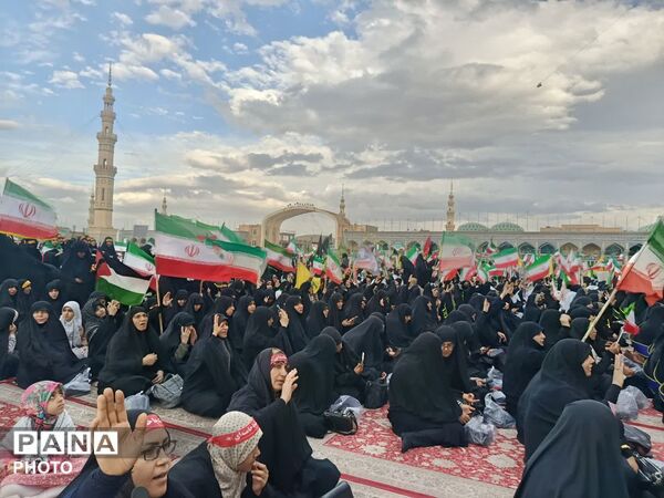 رژه «بانوان جان فدای ایران» در بلوار پیامبر اعظم قم