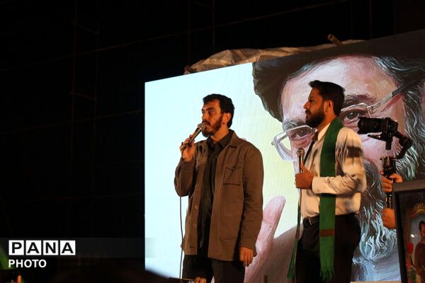 اجتماع بزرگ مردم اصفهان در وداع با شهیدان