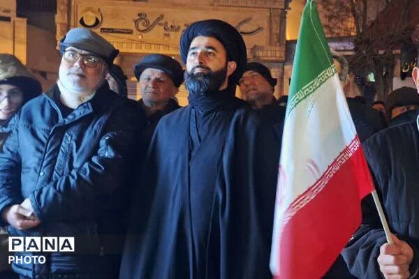 راهپیمایی عظیم مردم فیروزکوه بر علیه آمریکا و اسرائیل جنایتکار برای خون‌خواهی رهبر معظم انقلاب‌اسلامی