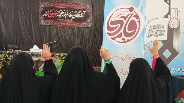 عزاداری دختران فاطمی شهر بن با محوریت حمایت از رهبری 