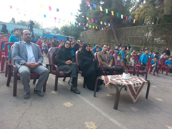 جشن روز دانش‌آموز در دبستان شهید رسول نم‌نبات ناحیه ۴ اصفهان 