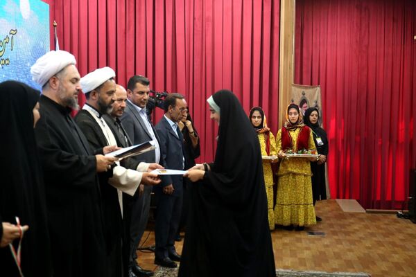 اختتامیه بیست و نهمین دوره مسابقات قرآنی ویژه دانش‌آموزان سمپاد