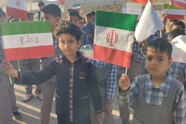 مراسم صبحگاهی دبستان شهید رحمت الله قلعه یزدانی و آموزشگاه آیت الله اراکی