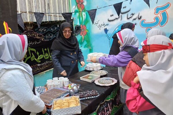 ایستگاه صلواتی در دبستان سارا، میزبان دل‌های کوچک در سوگ حضرت فاطمه(س) بود