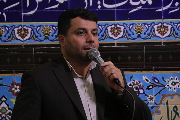 اقامه نماز در مدرسه شهیدان ایرلو قرچک