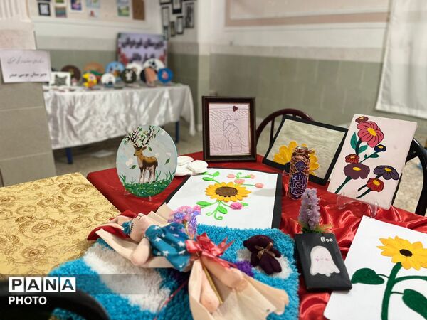 نمایشگاه آثار و دستاوردهای دانش‌آموزی خاتم