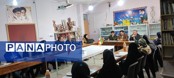 برگزاری کارگاه هدایت تحصیلی پایه نهم در دبیرستان فرزانگان شیروان