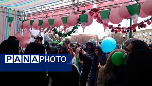 جلوه‌های دانش‌آموزی راهپیمایی ۲۲بهمن در تبریز