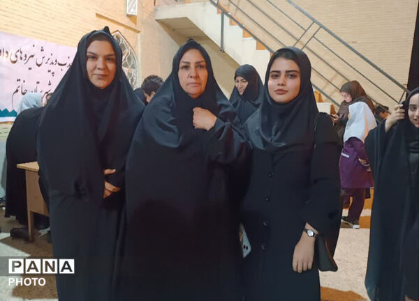 مراسم چهلم رهبر شهید انقلاب و دانش‌آموزان مدرسه شجره طیبه میناب در خاتم