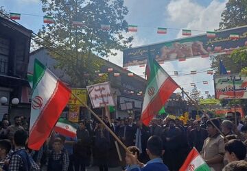 حضور پرشور نسل جوان خشکبیجار در راهپیمایی ۱۳ آبان