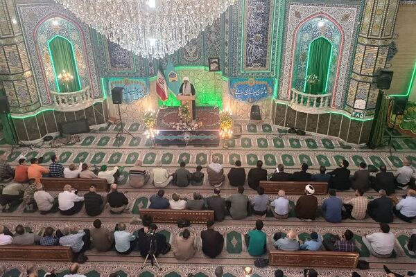 حضور پرشور دانش‌آموزان و فرهنگیان در نماز جمعه این هفته شهرستان ورامین