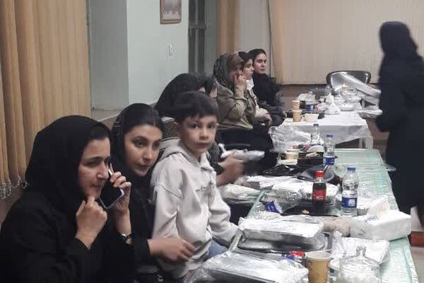 برگزاری مراسم افطار و طعام در دبیرستان فتح المبین ناحیه دو شهرری 