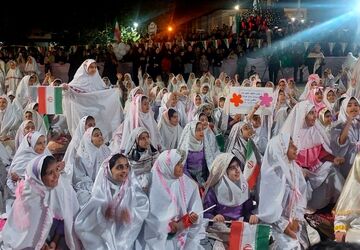 جشن تکلیف بیش از هزار دانش آموز دختر در الیگودرز به یاد دختران شهید میناب 