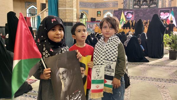 مراسم بزرگداشت مجاهد شهید سیدحسن نصرالله در مسجد خاتم‌الانبیا شهرستان ملارد