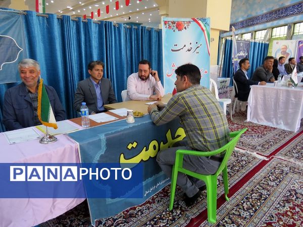 برپایی میز خدمت اداره‌کل آموزش پرورش استان در مصلی بجنورد 