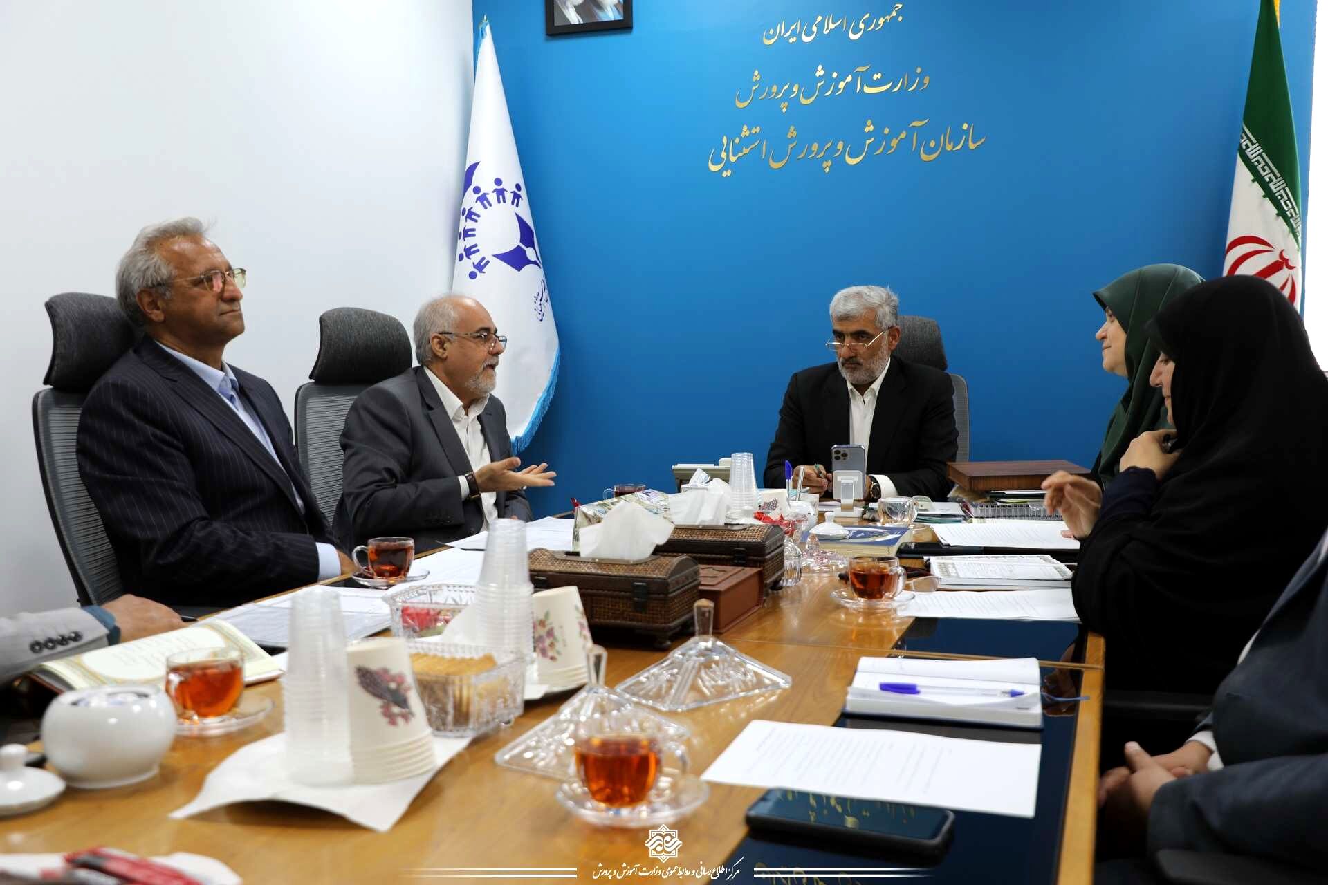 توسعه برنامه‌های تخصصی و توانمندسازی معلمان و مربیان در حوزه تربیت‌بدنی