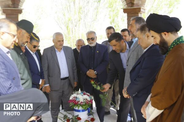حضور مسئولان ارشد در مزار شهید گمنام فیروزکوه؛ تجلیل از مقام شامخ شهدا
