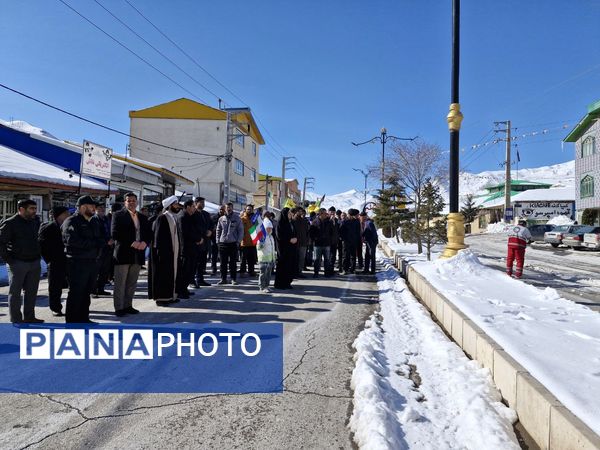 حماسه حضور گرم مردم بلده در سرمای زمستان 