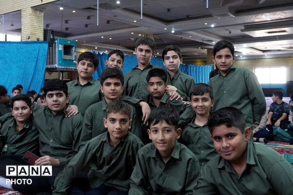 دانش‌آموزان بهارستان؛ جلوه‌گر پیوند مدرسه با معنویت در نماز جمعه