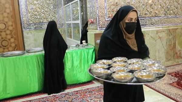 برگزاری محفل انس با قرآن کریم با حضور بیش از ۱۰۰۰ دانش‌آموز دختر روزه اولی در امامزاده بی بی سکینه