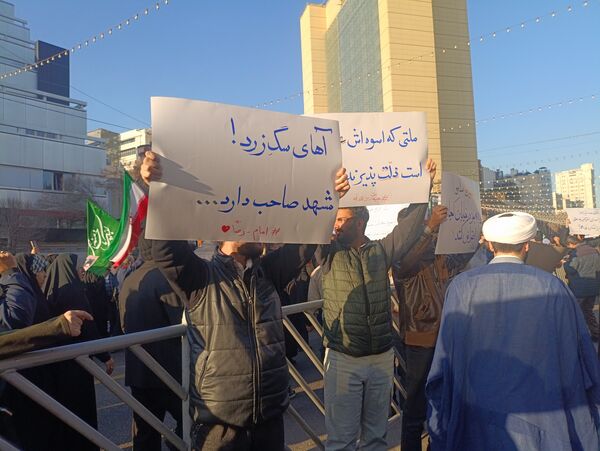 تشییع پیکر شهدا، همراه با اعلام انزجار از اغتشاشات اخیر 