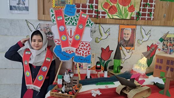 نمایشگاه ایران مقتدر در دبستان دخترانه فرهنگیان ۱