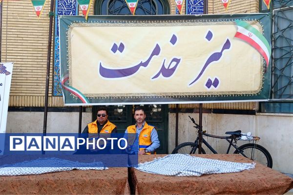 پاسخگویی و رفع مشکلات مردمی توسط مسئولان آموزش و پرورش در میز خدمت نماز جمعه