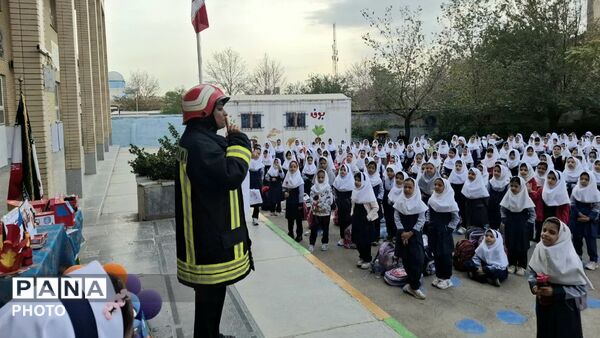 دانش‌آموزان دبستان موسسی، همیار آتش‌نشان شدند