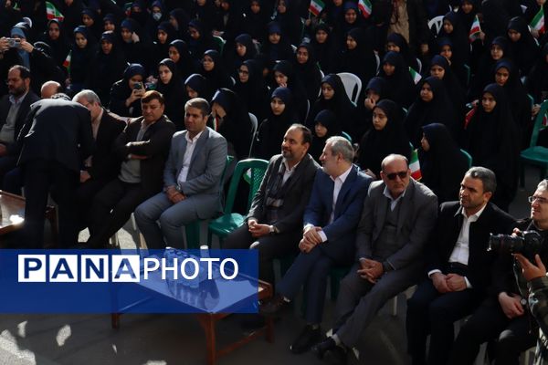 در دل این زمستان سخت و از پس سال‌ها، همچنان عطر آزادی به مشام می‌رسد