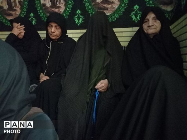 همراهی هیات زینب کبری(س) با کاروان نمادین اسرای کربلا