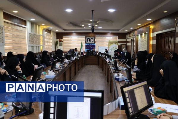 جلسه توانمندسازی دانش‌آموزان برتر در مسابقات قرآن و عترت