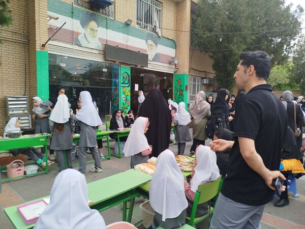 بازارچه کسب و کار دانش‌‍آموزان مدرسه حضرت رقیه(س)