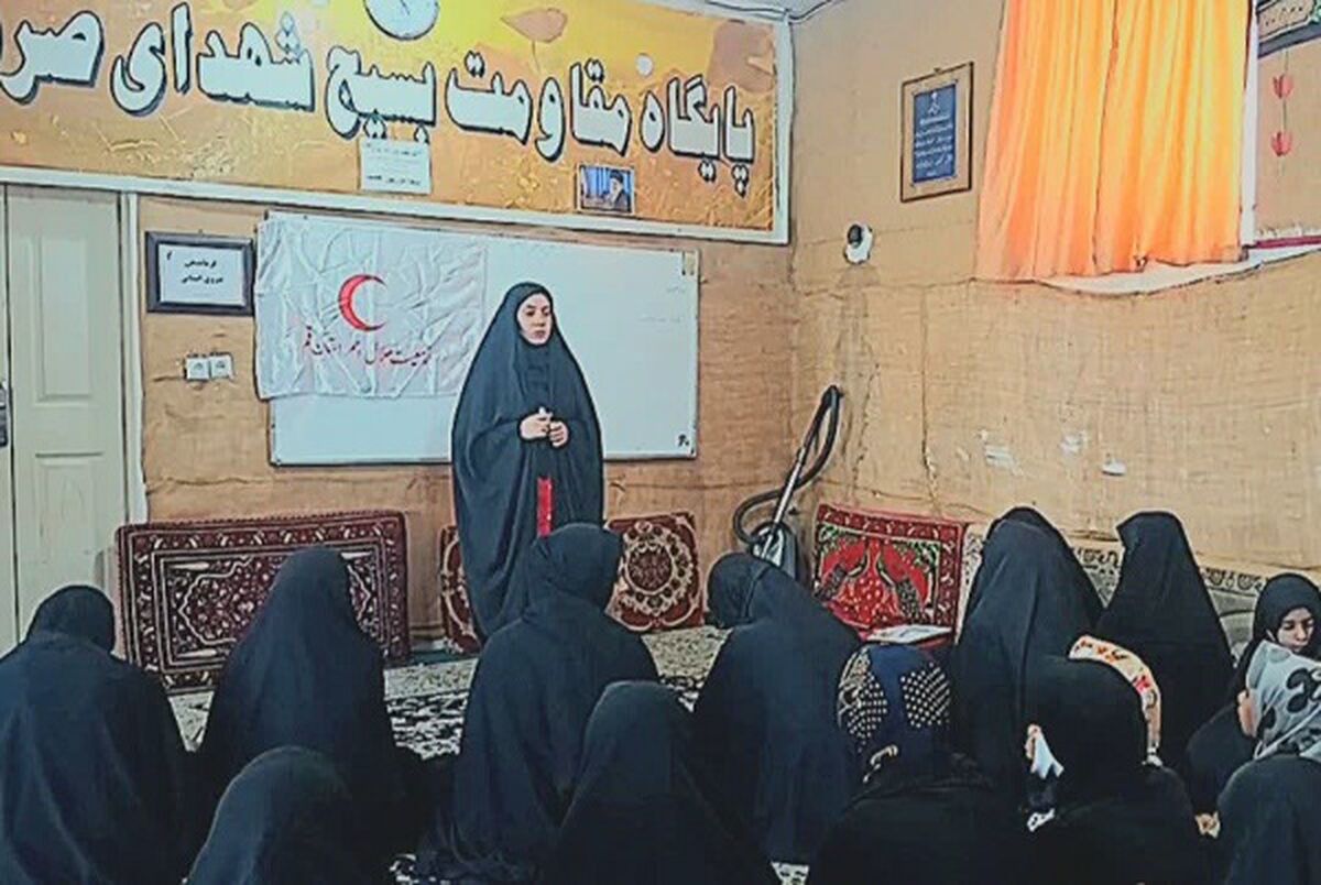 آشنایی بانوان روستای صرم قم با آموزه های هلال احمر